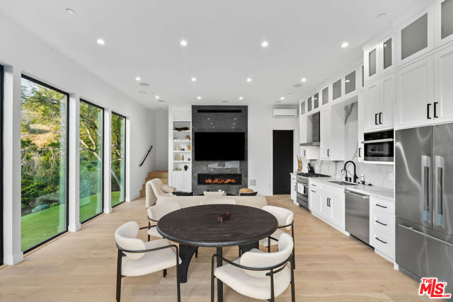 3140 Coldwater Canyon, Studio City CA: https://media.crmls.org/mediaz/89d80521-12f7-41e2-a7e5-622a0e44208c.jpg