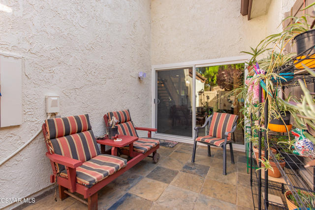 22421 Jeffrey Mark Court, Chatsworth CA: https://media.crmls.org/mediaz/89d87974-0811-483b-8e4a-5c82d0bfe63c.jpg