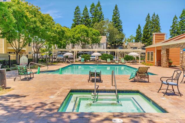 383 Eastridge Dr, San Ramon CA: https://media.crmls.org/mediaz/89d8a9ed-53cd-4067-b307-ef9f49e1a3ce.jpg
