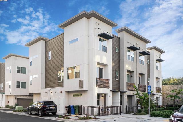 37336 Duckling Ter, Fremont CA: https://media.crmls.org/mediaz/89d8bd8b-9ec0-42f6-83b5-b262615d2b85.jpg