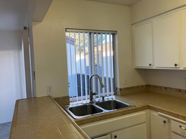 1361 Caminito Gabaldon, San Diego CA: https://media.crmls.org/mediaz/89d938c2-453e-44f5-8673-fc37f9600e11.jpg