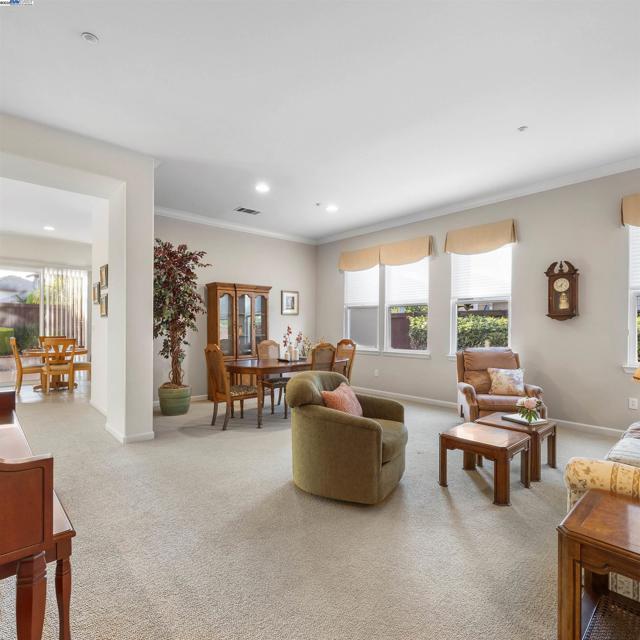 443 Collis St, Brentwood CA: https://media.crmls.org/mediaz/89d93ee8-36f7-4fbe-b540-02a312800cb0.jpg