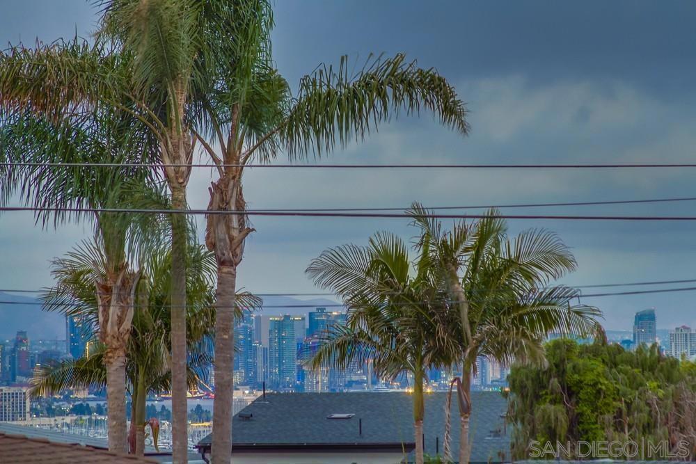https://media.crmls.org/mediaz/89d9df79-d7f5-4130-bbad-ac8e2cc97803.jpg?preset=X-Large