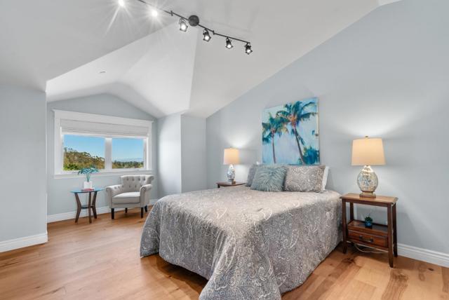 40 S Circle Drive, Santa Cruz CA: https://media.crmls.org/mediaz/89d9f3fb-02ec-4019-b712-31da35045829.jpg