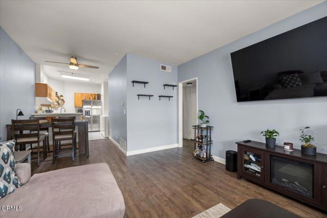 Detail Gallery Image 10 of 28 For 2930 Isle Way #B,  Oxnard,  CA 93035 - 2 Beds | 1/1 Baths