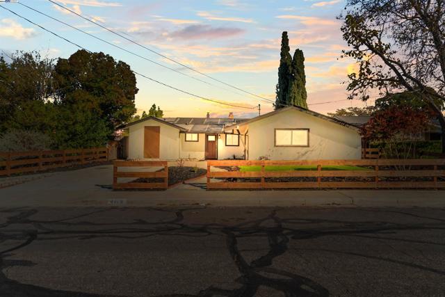 4119 Churchill Dr, Concord CA: https://media.crmls.org/mediaz/89da2ced-cf97-4978-9cf8-cb1ad5a11eb3.jpg