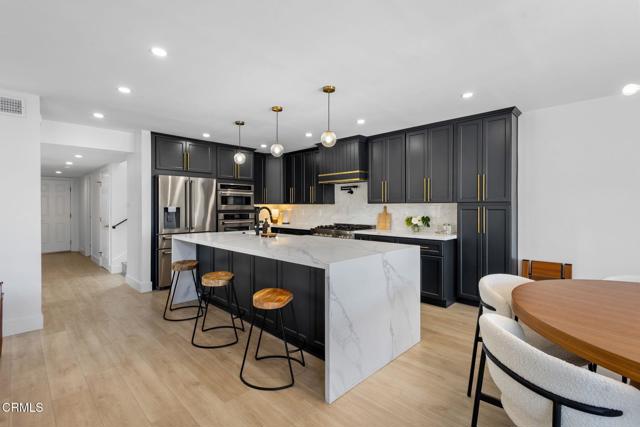 Detail Gallery Image 14 of 43 For 3960 W Hemlock St, Oxnard,  CA 93035 - 4 Beds | 3 Baths