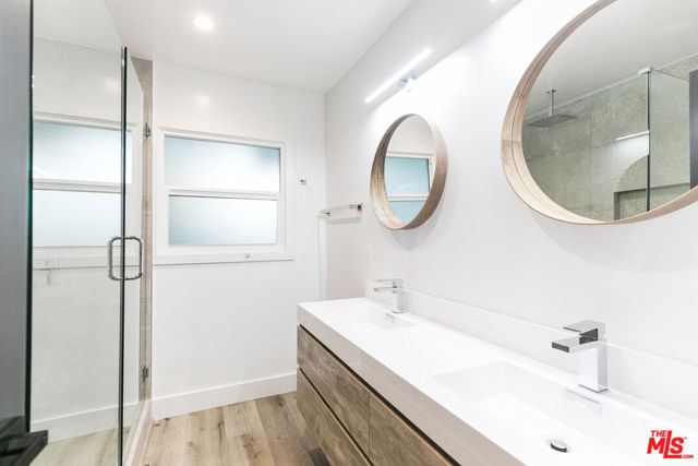 8335 GLADBECK Avenue, Northridge CA: https://media.crmls.org/mediaz/89da9a8b-b77f-4028-bef8-090dacf4dd59.jpg