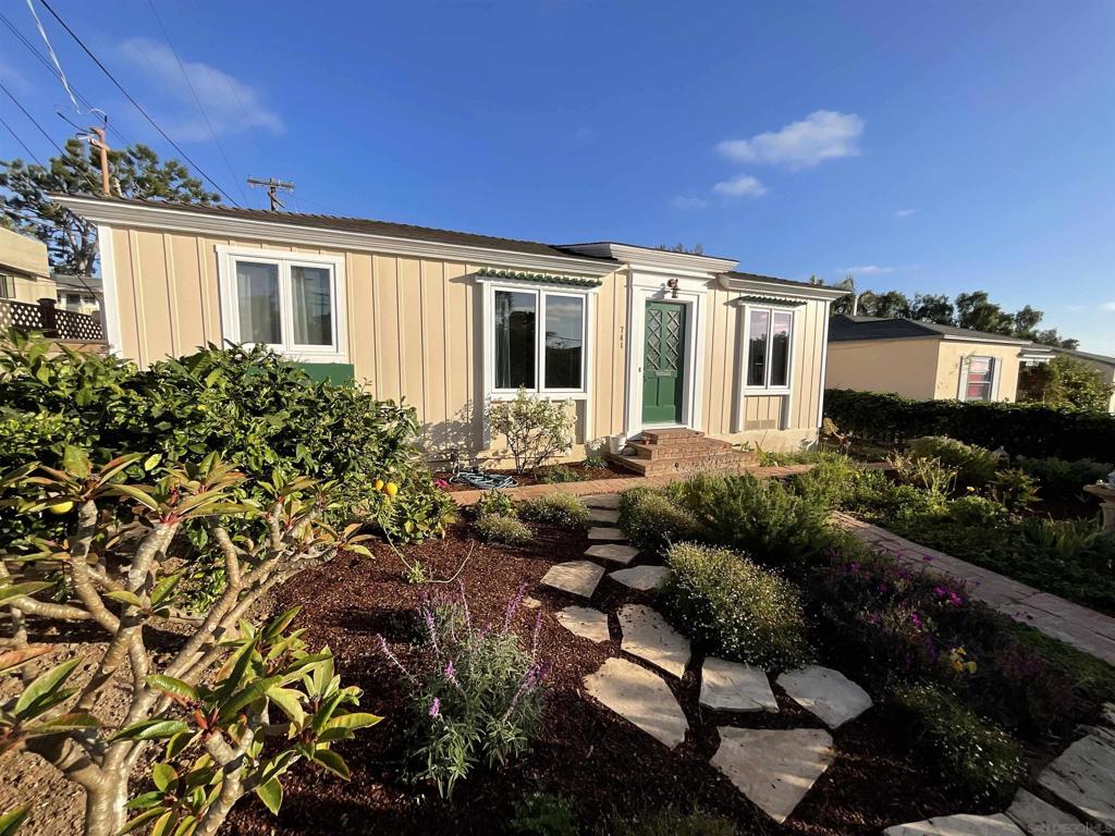 741 Arenas St - photo 2