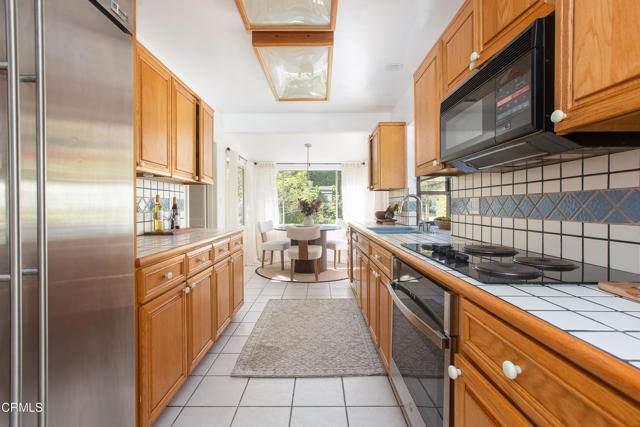 Detail Gallery Image 12 of 34 For 524 Glen Holly Dr, Pasadena,  CA 91105 - 2 Beds | 2 Baths