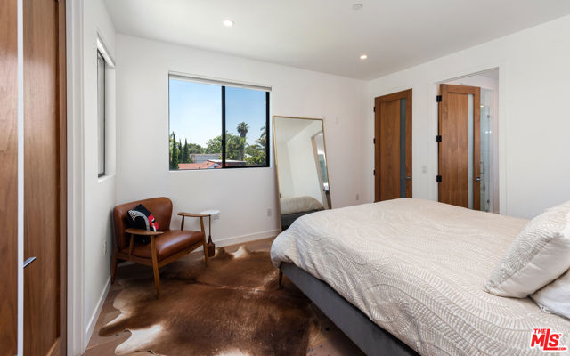 11900 Washington Place, Los Angeles CA: https://media.crmls.org/mediaz/89dc2a14-46c9-4eda-92fe-d661d8c68a8a.jpg