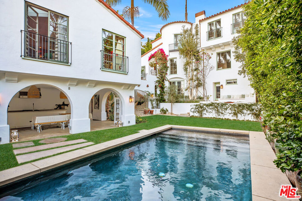 1448 Queens Way, Los Angeles, CA 90069