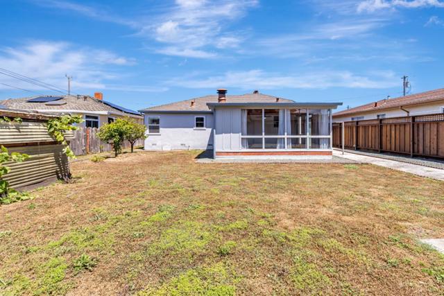 624 Filbert Street, Half Moon Bay CA: https://media.crmls.org/mediaz/89dcba97-9aa9-4ea1-9f84-ee78ccaf0fbb.jpg