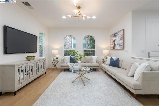 3335 Vittoria Loop, Dublin CA: https://media.crmls.org/mediaz/89dcdded-4aaa-499e-b156-34caf3a106d8.jpg