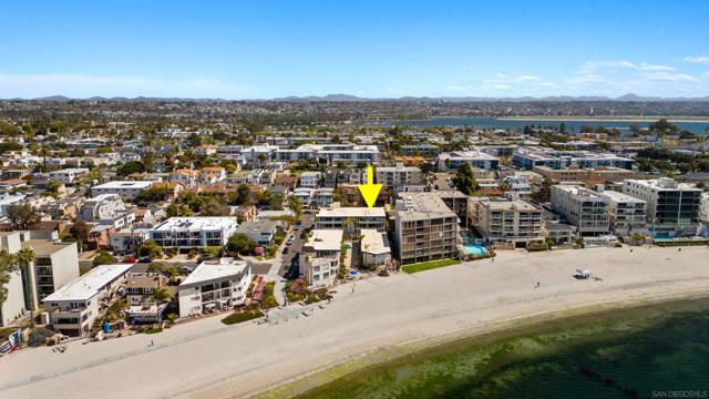 3920 Riviera Dr, Pacific Beach (San Diego) CA: https://media.crmls.org/mediaz/89dd17de-127b-420f-8ecf-5445f2b13dc2.jpg