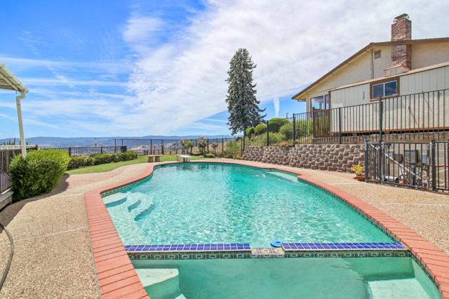 17365 Oak Leaf Drive, Morgan Hill CA: https://media.crmls.org/mediaz/89dd3961-e3df-45ac-84d2-e65a41da3e2d.jpg