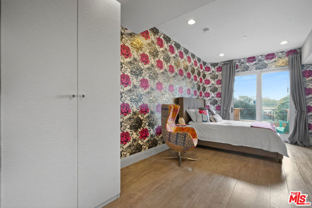 16123 W Sunset Boulevard, Pacific Palisades CA: https://media.crmls.org/mediaz/89ddda07-585f-4c22-b8ec-257a7345a5dc.jpg