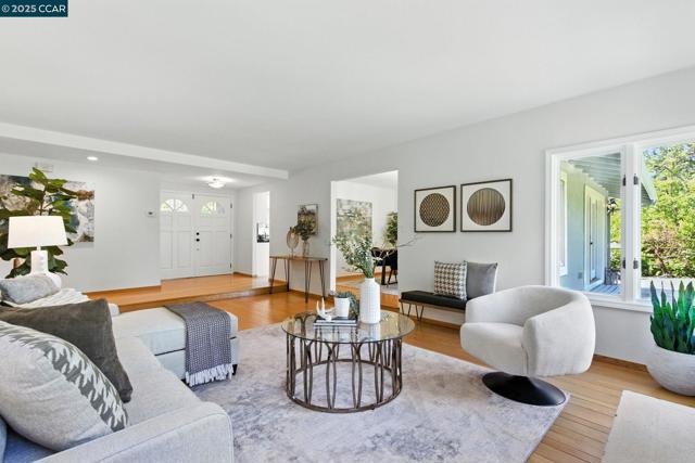575 Old Orchard Dr, Danville CA: https://media.crmls.org/mediaz/89ddecac-1b2c-496b-b8a2-9da0d1f24ab2.jpg