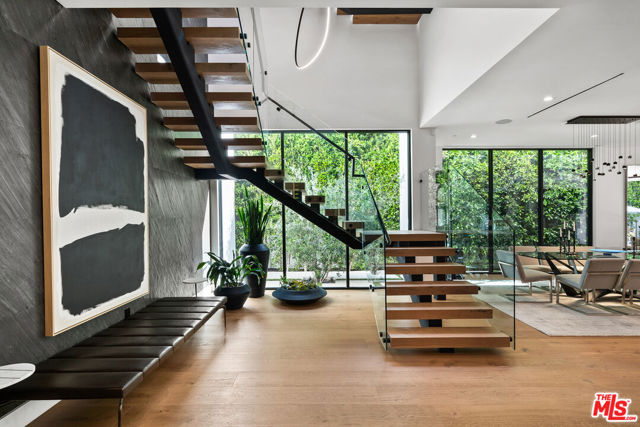 849 N Spaulding Avenue, Los Angeles CA: https://media.crmls.org/mediaz/89ddfceb-a36a-4334-9bc0-a6eb1b2b3106.jpg