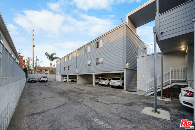20930 Parthenia Street, Canoga Park CA: https://media.crmls.org/mediaz/89de12dd-c7d8-4f71-9126-880c33c736ea.jpg