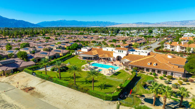2701 Via Calderia, Palm Desert CA: https://media.crmls.org/mediaz/89de4f6a-e9f9-4ca5-a00a-2c86f266af68.jpg