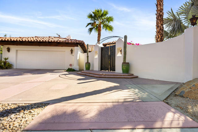 51230 Avenida Obregon, La Quinta CA: https://media.crmls.org/mediaz/89de749f-ae53-4982-ac90-95f92c9bff0a.jpg
