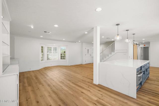 2607 Lander Court, Newbury Park CA: https://media.crmls.org/mediaz/89df2412-6b56-4408-97f7-8e97978276b5.jpg