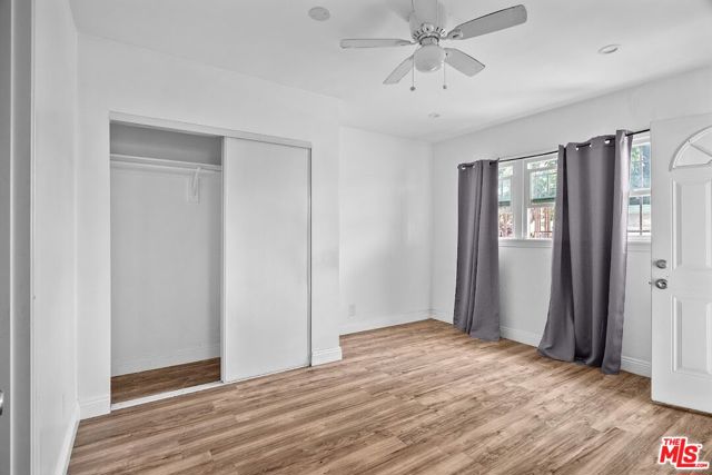 700 E 85th Street, Los Angeles CA: https://media.crmls.org/mediaz/89df2452-444d-4a9b-a435-83aa4b35e69c.jpg