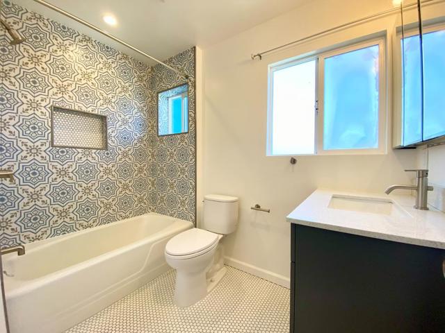 1076 Grand Avenue, South San Francisco CA: https://media.crmls.org/mediaz/89dfa993-fbc8-4bbe-9861-f808420eccb9.jpg