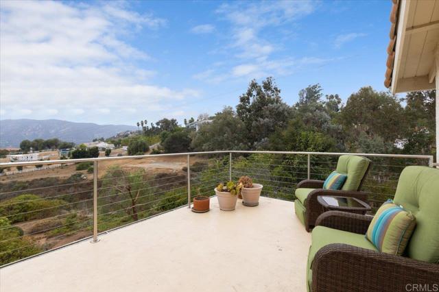 3439 Via Loma Vista, Escondido CA: https://media.crmls.org/mediaz/89e042da-9e5e-40af-a1c2-be29cb5dfb2f.jpg