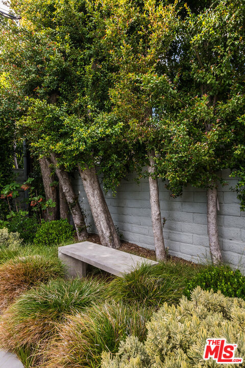 13109 Valley Vista Boulevard, Studio City CA: https://media.crmls.org/mediaz/89e0554f-6ac7-4492-be5f-dde53bb2e10a.jpg