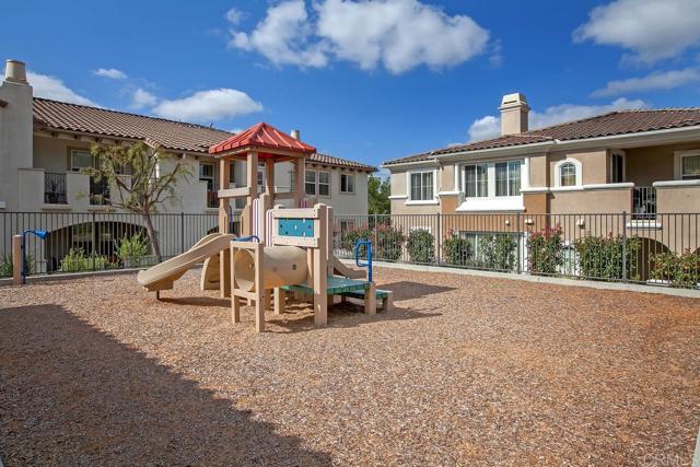 12737 Savannah Creek Drive, San Diego CA: https://media.crmls.org/mediaz/89e07af0-5ea9-4ad1-830f-f36ad5ab9974.jpg