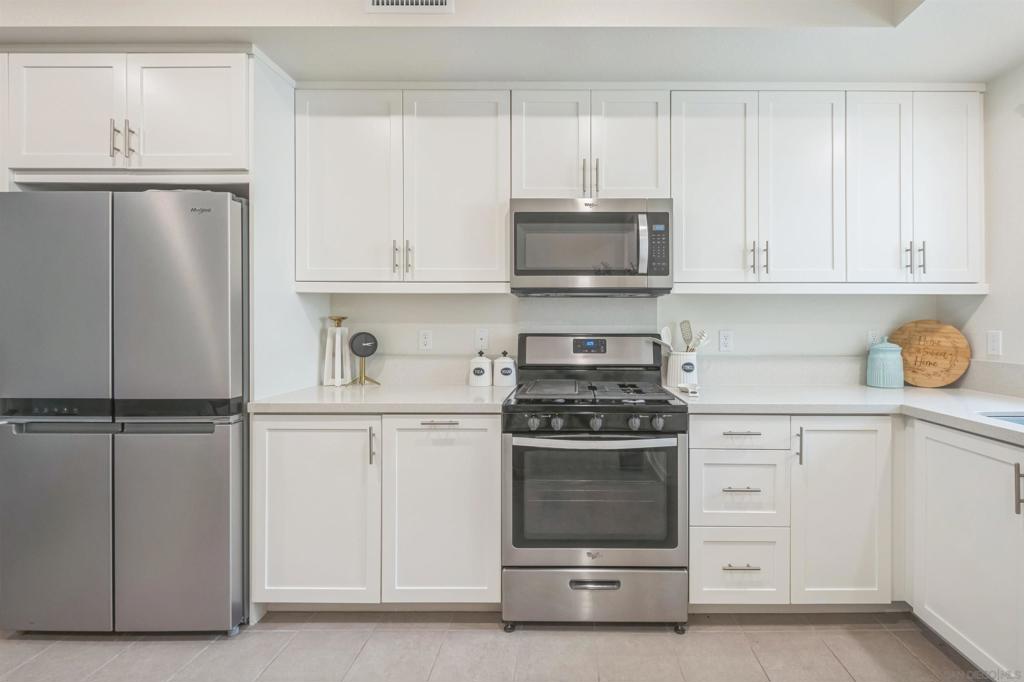 885 Blackstone - photo 11