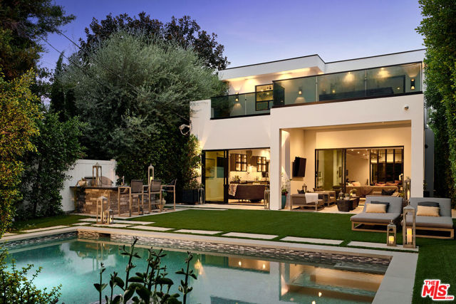 144 N Bowling Green Way, Los Angeles CA: https://media.crmls.org/mediaz/89e0fdef-0a1e-4651-85cb-d47610afe76f.jpg