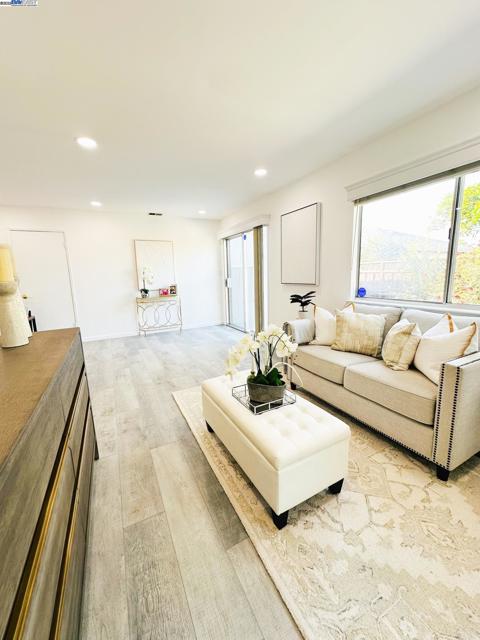 6916 Graham Avenue, Newark CA: https://media.crmls.org/mediaz/89e18bb5-5f47-45c3-9568-8561e30cb3ce.jpg
