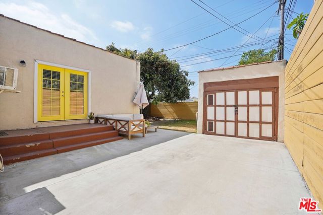 3111 69th Street, Los Angeles, California 90043, 3 Bedrooms Bedrooms, ,2 BathroomsBathrooms,Single Family Residence,For Sale,69th,24397811
