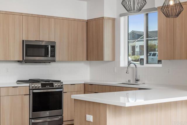 Detail Gallery Image 3 of 13 For 1227 Stonemark Place Adu,  Vista,  CA 92081 - 2 Beds | 1 Baths