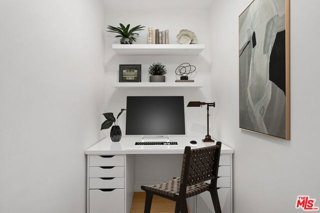 400 S Broadway, Los Angeles CA: https://media.crmls.org/mediaz/89e20625-88a1-4552-99a5-fabaa97cbc59.jpg