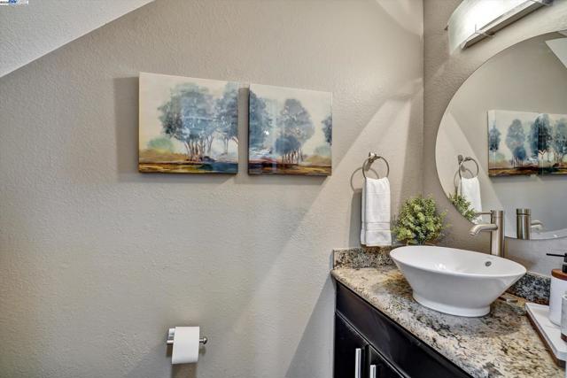 30 San Vicente Ct, Danville CA: https://media.crmls.org/mediaz/89e29c81-d3fe-4c6e-afc2-016bebe5c9c2.jpg
