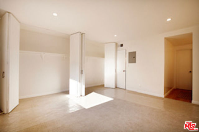 6752 Hillpark Drive, Los Angeles CA: https://media.crmls.org/mediaz/89e29d17-4ca1-428b-b4d6-7195a9f46736.jpg