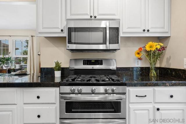 14643 Evening Star Dr, Poway CA: https://media.crmls.org/mediaz/89e2d2f0-19d8-479f-b926-a71134771895.jpg