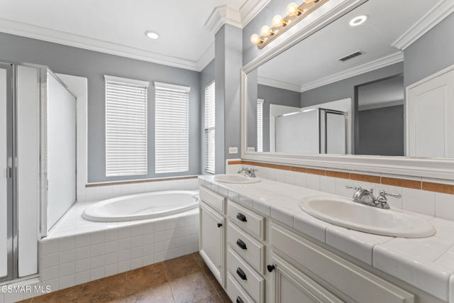 186 Parkside Drive, Simi Valley CA: https://media.crmls.org/mediaz/89e30b9f-dcad-4914-8ce3-e575f2c18a30.jpg