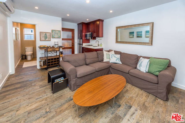 38 Sunset Avenue, Venice CA: https://media.crmls.org/mediaz/89e3f1ec-c50d-485c-ae60-bd697ce8f725.jpg