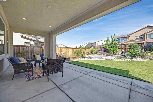 2288 Jessica Way, Tracy CA: https://media.crmls.org/mediaz/89e4ea71-edc6-4c1a-aa21-585e3ac6b573.jpg