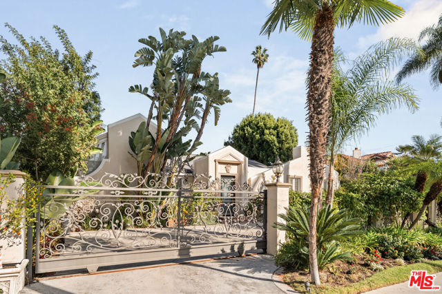 512 N Canon Drive, Beverly Hills CA: https://media.crmls.org/mediaz/89e50301-839e-45ae-a12d-776707f9ddaa.jpg