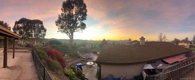 1412 Timber Gln, Escondido CA: https://media.crmls.org/mediaz/89e51099-1691-4d9c-ad8c-d4056dd271bf.jpg