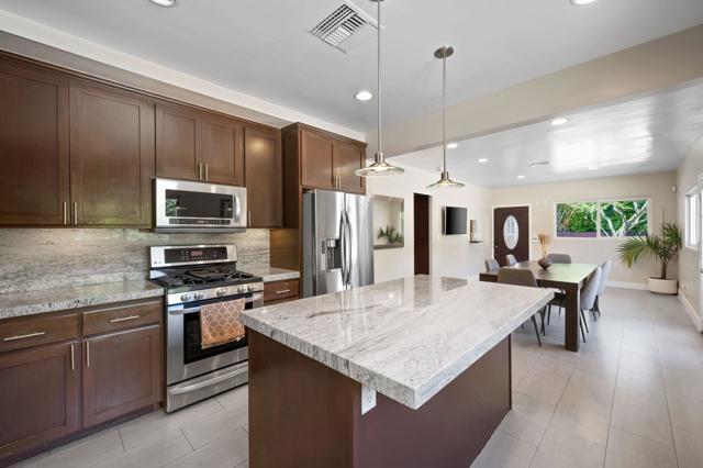 5905 Old Wheeler Road, La Verne CA: https://media.crmls.org/mediaz/89e53ce3-2b38-4466-ac96-e58a9f5d6e0b.jpg