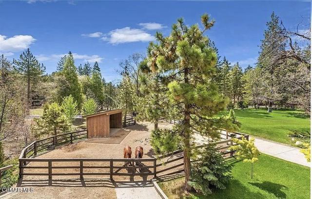 32310 Hummingbird Court, Running Springs CA: https://media.crmls.org/mediaz/89e559ec-4e77-4685-8bf9-cc83e798fa68.jpg