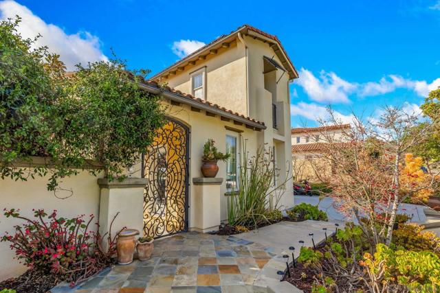 278 Avenida Loretta, Chula Vista CA: https://media.crmls.org/mediaz/89e591d6-8cd8-44b2-8502-3907a93aa419.jpg