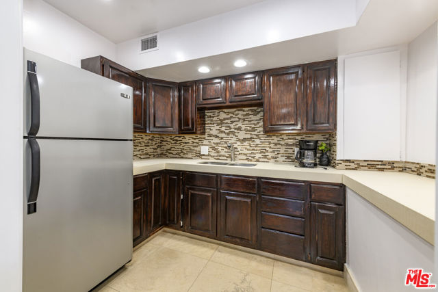 8581 Cole Crest Drive, Los Angeles CA: https://media.crmls.org/mediaz/89e5cb18-bbf7-405b-9bb5-f4275702b6e3.jpg